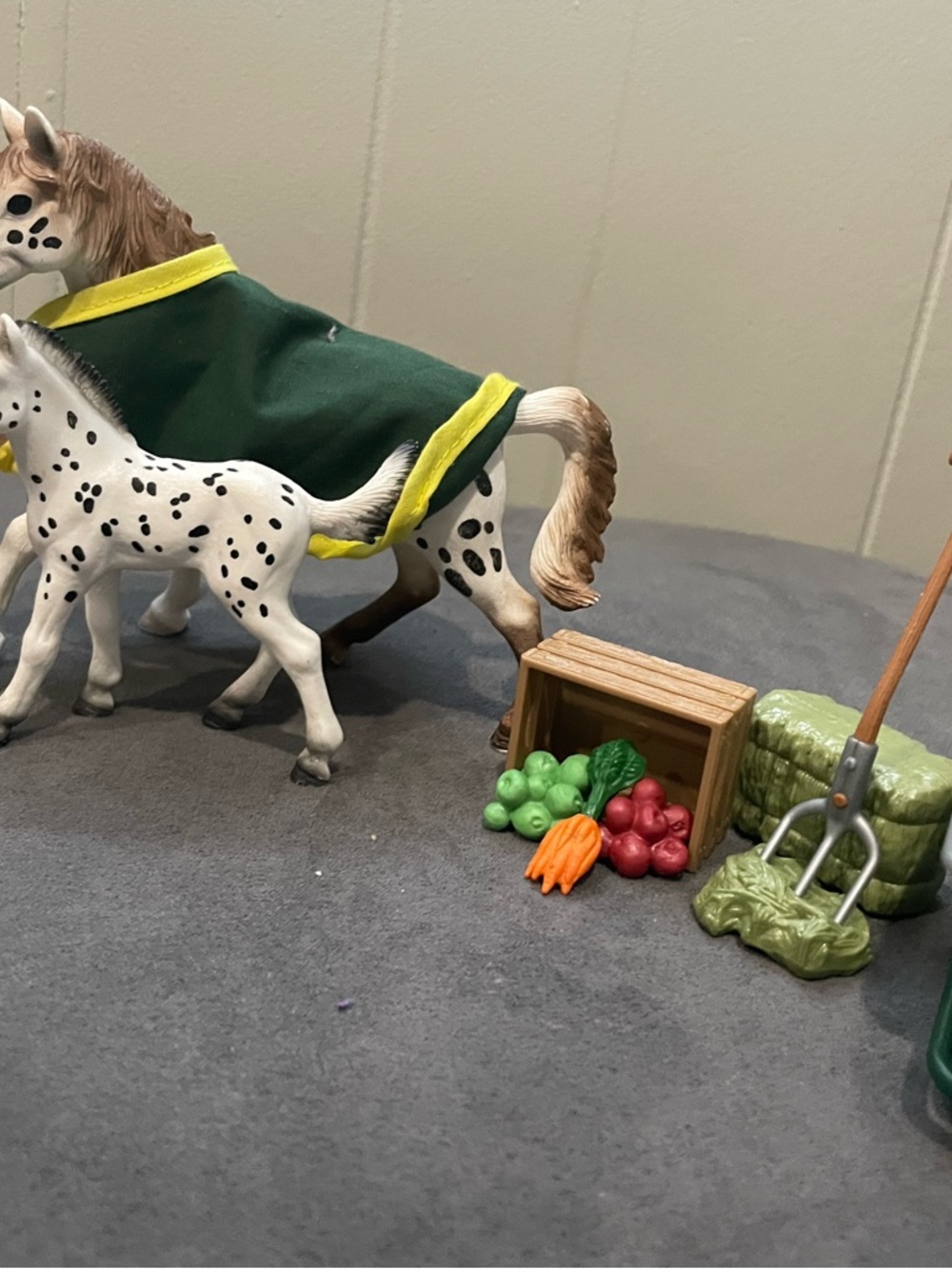 Schleich Toy Horse with Green and Yellow Blanket and Accessories